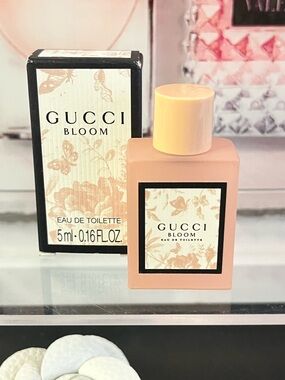 🆕Gucci Bloom Mini Eau de Toilette - Peach Pink Bottle 5ml.